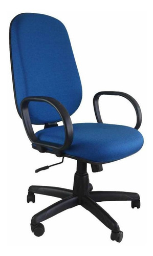Cadeira Presidente giratória azul com braços fixos pretos, base estrela de nylon preta e rodízios. Ideal para escritório e home office.