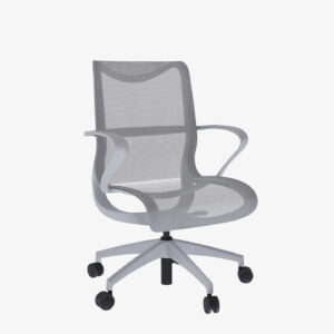 Cadeira de escritório diretor ergonômica com encosto e assento em tela mesh cinza, base giratória e rodízios, vista frontal.