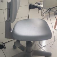 Mocho com Encosto de Regulagem em Profundidade — para Quem Divide o Mocho ou Tem Tronco Curto/Longo | Acabamento Cinza, 135 kg | 24 Cores — Cadeira Escritório IND photo review