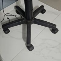 Mocho POP para Bancada Baixa e Mesa de Manicure — sem Aro, Encosto com Alavanca | Acabamento Preto, Altura 44–54 cm | 19 Cores — Cadeira Escritório IND photo review
