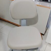 Mocho 2009 com Aro de Apoio para os Pés — para Consultório Odontológico e Bancada Alta | Encosto Regulável, Acabamento Cinza, 135 kg | 17 Cores — Cadeira Escritório IND photo review