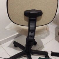 Mocho Giratório com Encosto e Regulagem a Gás | Estética, Massagem, Tatuagem e Consultório | 13 Cores — Cadeira Escritório IND photo review
