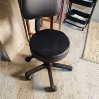Mocho Giratório com Encosto e Regulagem a Gás | Estética, Massagem, Tatuagem e Consultório | 13 Cores — Cadeira Escritório IND photo review