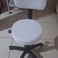 Mocho Giratório com Encosto e Regulagem a Gás | Estética, Massagem, Tatuagem e Consultório | 13 Cores — Cadeira Escritório IND photo review