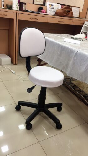 Mocho Giratório com Encosto e Regulagem a Gás | Estética, Massagem, Tatuagem e Consultório | 13 Cores — Cadeira Escritório IND photo review