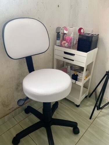 Mocho Giratório com Encosto e Regulagem a Gás | Estética, Massagem, Tatuagem e Consultório | 13 Cores — Cadeira Escritório IND photo review