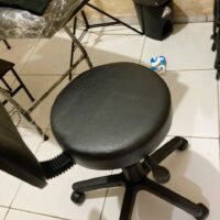 Mocho Giratório com Encosto e Regulagem a Gás | Estética, Massagem, Tatuagem e Consultório | 13 Cores — Cadeira Escritório IND photo review