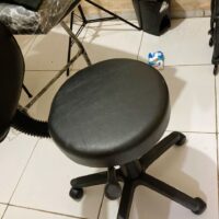 Mocho Giratório com Encosto e Regulagem a Gás | Estética, Massagem, Tatuagem e Consultório | 13 Cores — Cadeira Escritório IND photo review