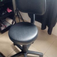 Mocho Giratório com Encosto e Regulagem a Gás | Estética, Massagem, Tatuagem e Consultório | 13 Cores — Cadeira Escritório IND photo review