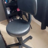 Mocho Giratório com Encosto e Regulagem a Gás | Estética, Massagem, Tatuagem e Consultório | 13 Cores — Cadeira Escritório IND photo review