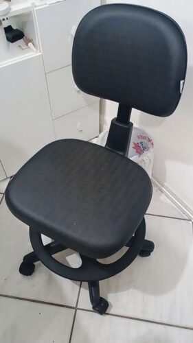 Mocho com Aro de Apoio para os Pés — para Bancada Alta, Maca e Cadeira de Paciente | Encosto Regulável, Acabamento Preto, 135 kg | 19 Cores — Cadeira Escritório IND photo review