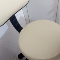 Mocho Giratório com Encosto e Regulagem a Gás | Estética, Massagem, Tatuagem e Consultório | 13 Cores — Cadeira Escritório IND photo review