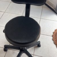 Mocho Verona Giratório sem Encosto com Regulagem a Gás | Estética, Tatuagem, Clínica e Laboratório | 16 Cores — Cadeira Escritório IND photo review