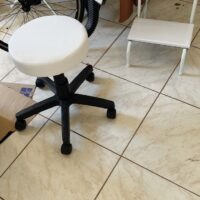 Mocho Giratório com Encosto e Regulagem a Gás | Estética, Massagem, Tatuagem e Consultório | 13 Cores — Cadeira Escritório IND photo review