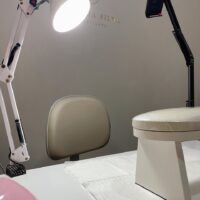 Mocho 2009 com Aro de Apoio para os Pés — para Consultório Odontológico e Bancada Alta | Encosto Regulável, Acabamento Cinza, 135 kg | 17 Cores — Cadeira Escritório IND photo review