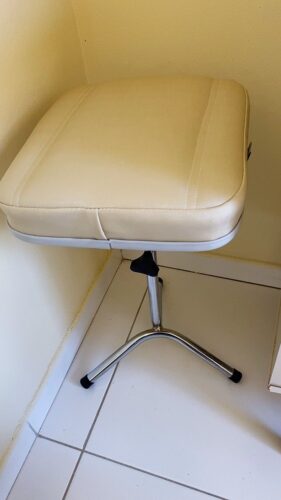 Tripé Apoio de Perna Regulável para Manicure, Pedicure e Podologia | 15 Cores — Cadeira Escritório IND photo review