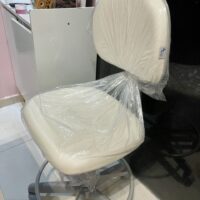 Mocho 2009 com Aro de Apoio para os Pés — para Consultório Odontológico e Bancada Alta | Encosto Regulável, Acabamento Cinza, 135 kg | 17 Cores — Cadeira Escritório IND photo review