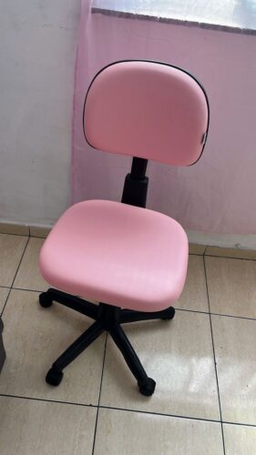 Mocho POP para Bancada Baixa e Mesa de Manicure — sem Aro, Encosto com Alavanca | Acabamento Preto, Altura 44–54 cm | 19 Cores — Cadeira Escritório IND photo review