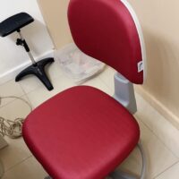 Mocho 2009 com Aro de Apoio para os Pés — para Consultório Odontológico e Bancada Alta | Encosto Regulável, Acabamento Cinza, 135 kg | 17 Cores — Cadeira Escritório IND photo review