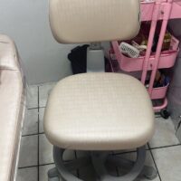 Mocho 2009 com Aro de Apoio para os Pés — para Consultório Odontológico e Bancada Alta | Encosto Regulável, Acabamento Cinza, 135 kg | 17 Cores — Cadeira Escritório IND photo review