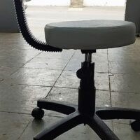Mocho Giratório com Encosto e Regulagem a Gás | Estética, Massagem, Tatuagem e Consultório | 13 Cores — Cadeira Escritório IND photo review