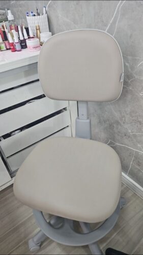 Mocho 2009 com Aro de Apoio para os Pés — para Consultório Odontológico e Bancada Alta | Encosto Regulável, Acabamento Cinza, 135 kg | 17 Cores — Cadeira Escritório IND photo review