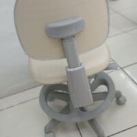 Mocho 2009 com Aro de Apoio para os Pés — para Consultório Odontológico e Bancada Alta | Encosto Regulável, Acabamento Cinza, 135 kg | 17 Cores — Cadeira Escritório IND photo review