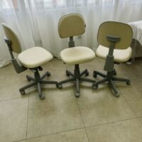 Mocho com Encosto de Regulagem em Profundidade — para Quem Divide o Mocho ou Tem Tronco Curto/Longo | Acabamento Cinza, 135 kg | 24 Cores — Cadeira Escritório IND photo review