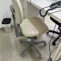 Mocho com Encosto de Regulagem em Profundidade — para Quem Divide o Mocho ou Tem Tronco Curto/Longo | Acabamento Cinza, 135 kg | 24 Cores — Cadeira Escritório IND photo review