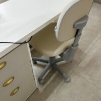 Mocho com Encosto de Regulagem em Profundidade — para Quem Divide o Mocho ou Tem Tronco Curto/Longo | Acabamento Cinza, 135 kg | 24 Cores — Cadeira Escritório IND photo review