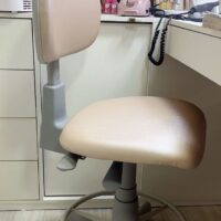 Mocho 2009 com Aro de Apoio para os Pés — para Consultório Odontológico e Bancada Alta | Encosto Regulável, Acabamento Cinza, 135 kg | 17 Cores — Cadeira Escritório IND photo review
