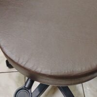 Mocho Giratório com Encosto e Regulagem a Gás | Estética, Massagem, Tatuagem e Consultório | 13 Cores — Cadeira Escritório IND photo review