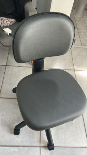 Mocho POP para Bancada Baixa e Mesa de Manicure — sem Aro, Encosto com Alavanca | Acabamento Preto, Altura 44–54 cm | 19 Cores — Cadeira Escritório IND photo review