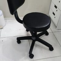 Mocho Giratório com Encosto e Regulagem a Gás | Estética, Massagem, Tatuagem e Consultório | 13 Cores — Cadeira Escritório IND photo review