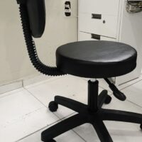 Mocho Giratório com Encosto e Regulagem a Gás | Estética, Massagem, Tatuagem e Consultório | 13 Cores — Cadeira Escritório IND photo review
