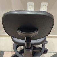 Mocho com Aro de Apoio para os Pés — para Bancada Alta, Maca e Cadeira de Paciente | Encosto Regulável, Acabamento Preto, 135 kg | 19 Cores — Cadeira Escritório IND photo review