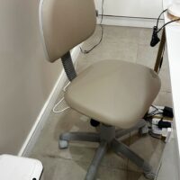 Mocho Profissional para Bancada Baixa — Entrada da Linha, sem Aro | Acabamento Cinza, Altura 44–54 cm, 110 kg | 31 Cores — Cadeira Escritório IND photo review