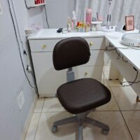 Mocho com Encosto de Regulagem em Profundidade — para Quem Divide o Mocho ou Tem Tronco Curto/Longo | Acabamento Cinza, 135 kg | 24 Cores — Cadeira Escritório IND photo review