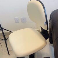 Mocho POP para Bancada Baixa e Mesa de Manicure — sem Aro, Encosto com Alavanca | Acabamento Preto, Altura 44–54 cm | 19 Cores — Cadeira Escritório IND photo review