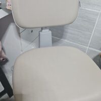 Mocho 2009 com Aro de Apoio para os Pés — para Consultório Odontológico e Bancada Alta | Encosto Regulável, Acabamento Cinza, 135 kg | 17 Cores — Cadeira Escritório IND photo review