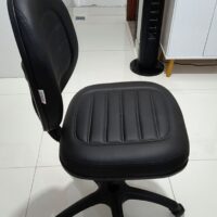 Cadeira Executiva Belluno Giratória em Couro Sintético com Regulagem de Altura | Escritório, Home Office e Recepção — Cadeira Escritório IND photo review