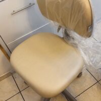 Mocho com Encosto de Regulagem em Profundidade — para Quem Divide o Mocho ou Tem Tronco Curto/Longo | Acabamento Cinza, 135 kg | 24 Cores — Cadeira Escritório IND photo review