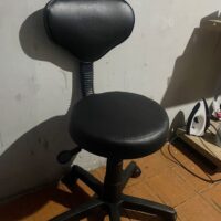 Mocho Verona Giratório sem Encosto com Regulagem a Gás | Estética, Tatuagem, Clínica e Laboratório | 16 Cores — Cadeira Escritório IND photo review
