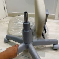 Mocho com Encosto de Regulagem em Profundidade — para Quem Divide o Mocho ou Tem Tronco Curto/Longo | Acabamento Cinza, 135 kg | 24 Cores — Cadeira Escritório IND photo review