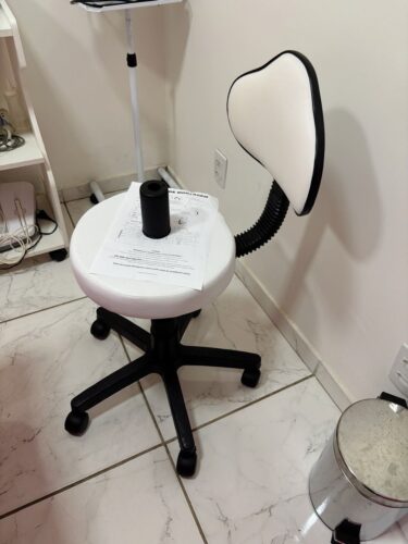 Mocho Verona Giratório sem Encosto com Regulagem a Gás | Estética, Tatuagem, Clínica e Laboratório | 16 Cores — Cadeira Escritório IND photo review