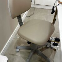 Mocho Profissional para Bancada Baixa — Entrada da Linha, sem Aro | Acabamento Cinza, Altura 44–54 cm, 110 kg | 31 Cores — Cadeira Escritório IND photo review