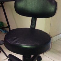 Mocho Verona Giratório sem Encosto com Regulagem a Gás | Estética, Tatuagem, Clínica e Laboratório | 16 Cores — Cadeira Escritório IND photo review