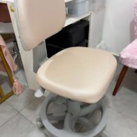 Mocho 2009 com Aro de Apoio para os Pés — para Consultório Odontológico e Bancada Alta | Encosto Regulável, Acabamento Cinza, 135 kg | 17 Cores — Cadeira Escritório IND photo review