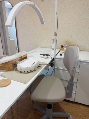 Mocho 2009 com Aro de Apoio para os Pés — para Consultório Odontológico e Bancada Alta | Encosto Regulável, Acabamento Cinza, 135 kg | 17 Cores — Cadeira Escritório IND photo review