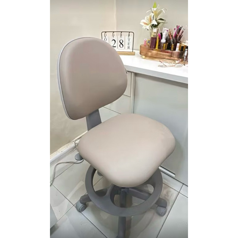 Cadeira Giratória para Nail Designer e Manicure com Encosto e Regulagem a Gás | 28 Cores — Cadeira Escritório IND